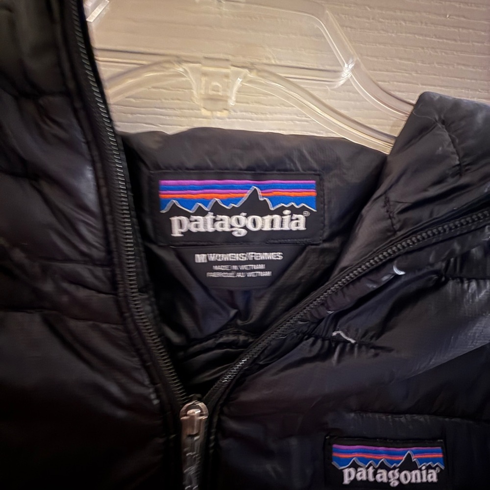 Patagonia - Women’s Micro Puff® Hoody - Like New! - Picture 3 of 3